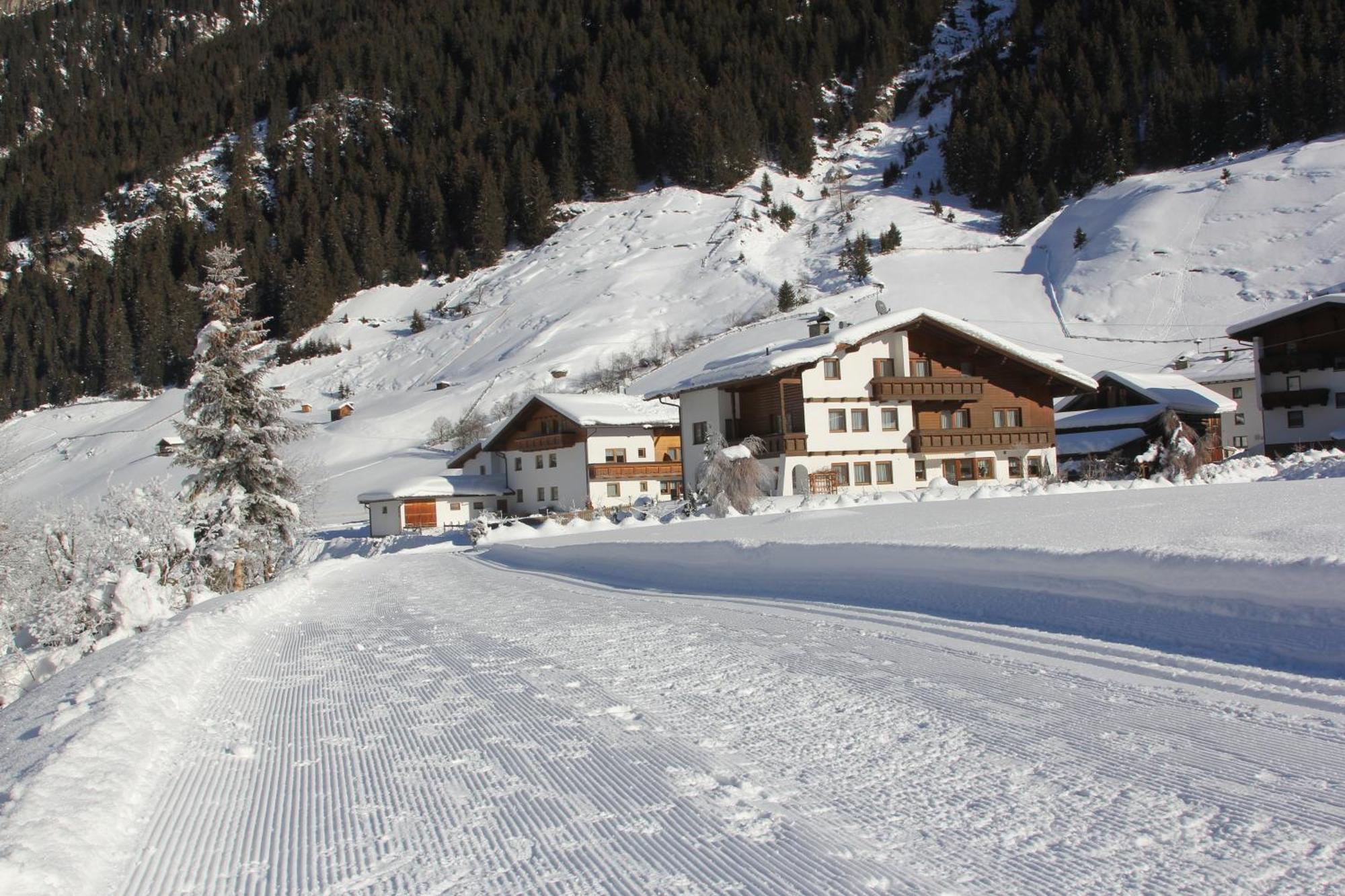 Haus Astoria Apartment Sankt Leonhard im Pitztal Exterior photo