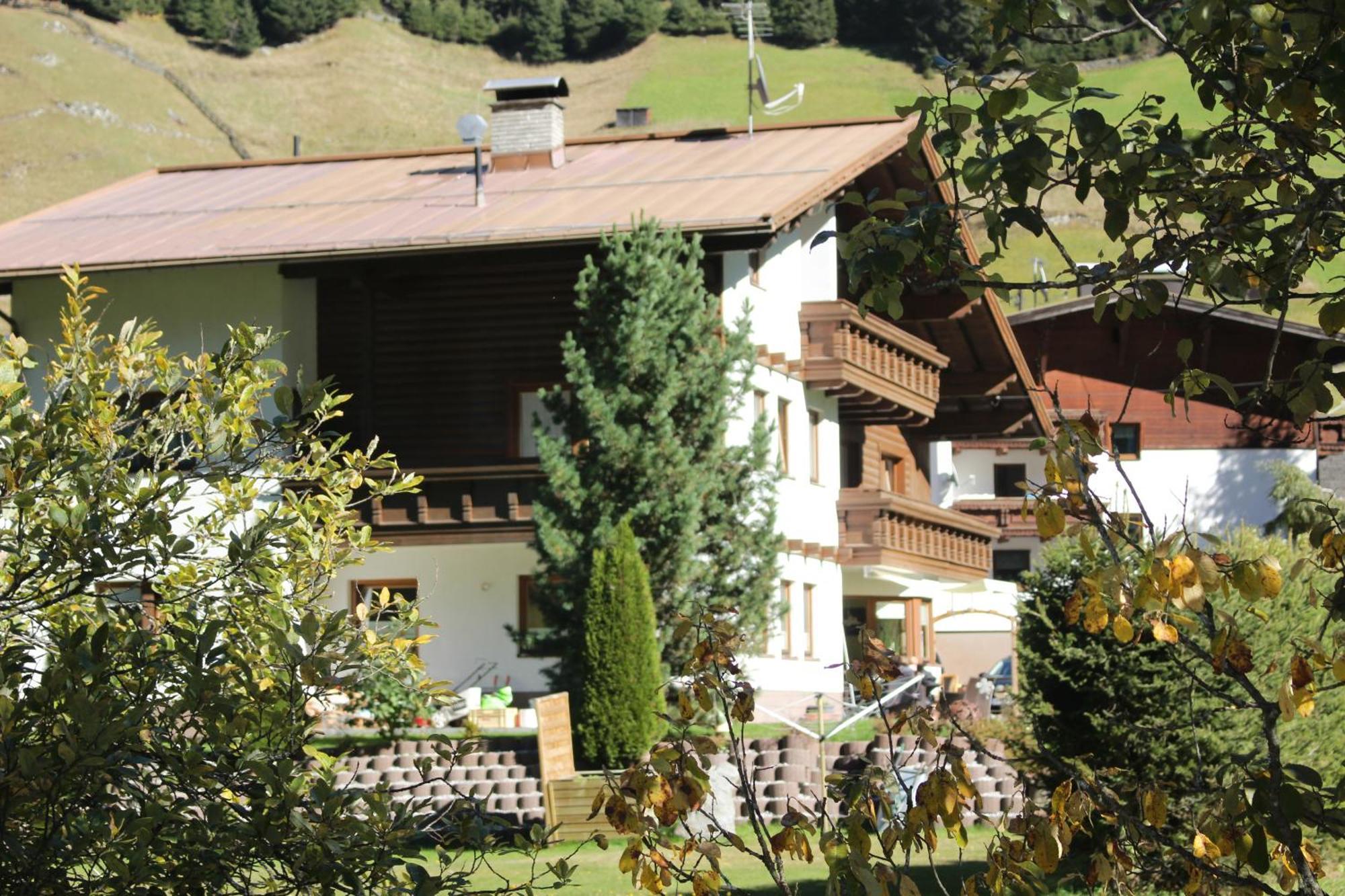Haus Astoria Apartment Sankt Leonhard im Pitztal Exterior photo