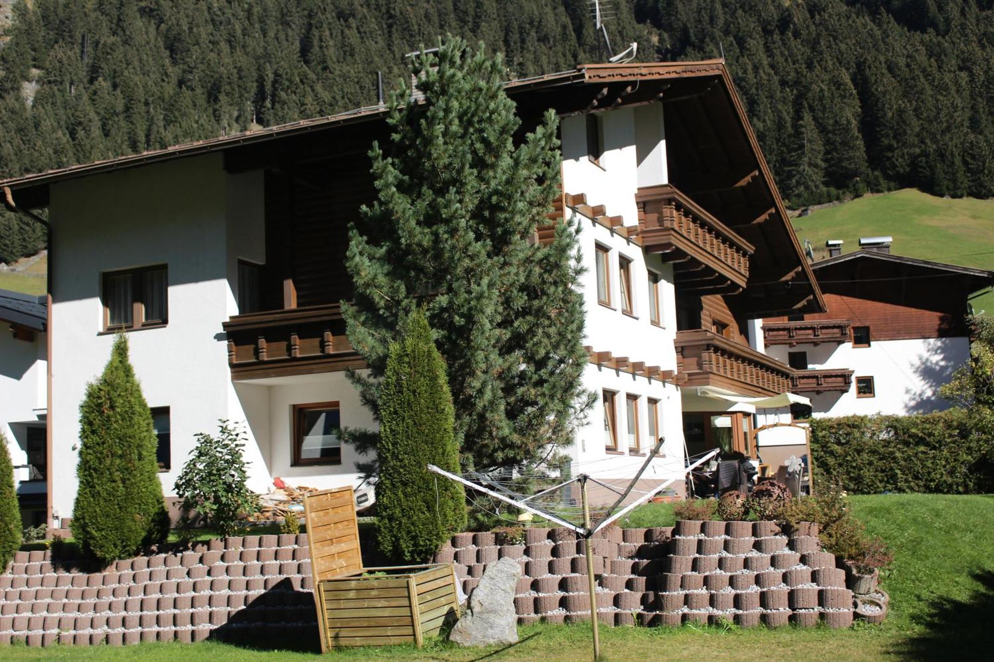 Haus Astoria Apartment Sankt Leonhard im Pitztal Exterior photo