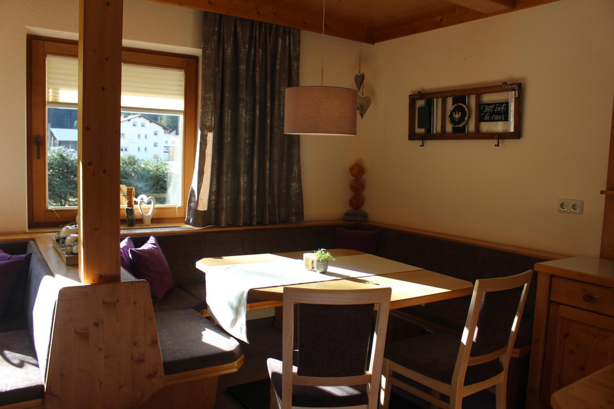 Haus Astoria Apartment Sankt Leonhard im Pitztal Exterior photo